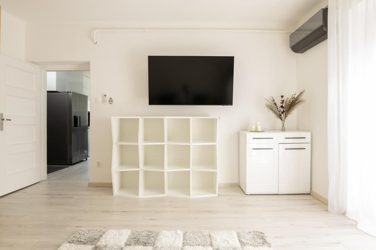 Smart Square With Free Parking Apartment Debreţin Exterior foto