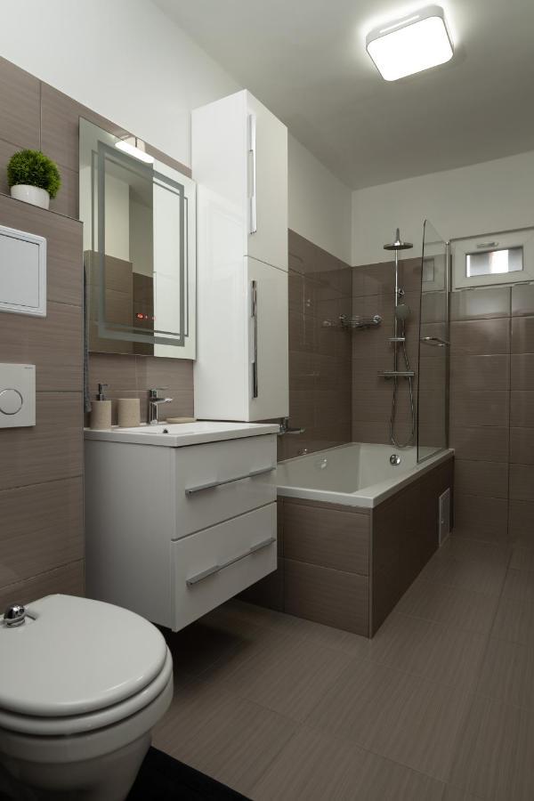 Smart Square With Free Parking Apartment Debreţin Exterior foto